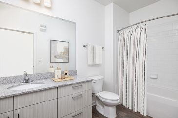 Millenia 700 - Bathroom